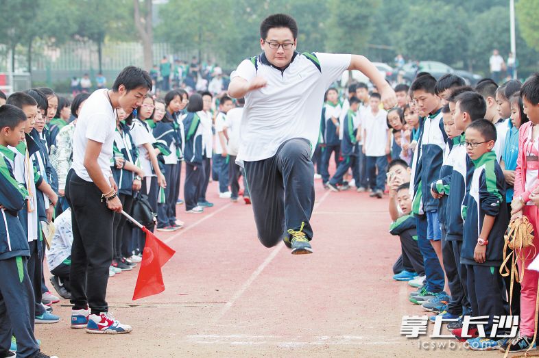 优质民办学校兴起,进一步丰富了教育供给。图为青竹湖湘一外国语学校学生在进行体育运动会。长沙晚报通讯员 周发荣摄