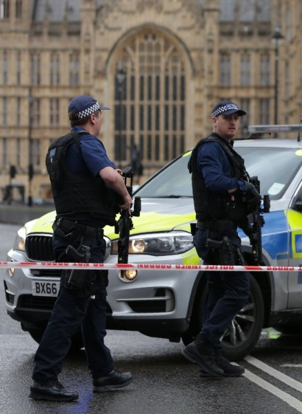 英国议会外发生枪击案 嫌犯被击毙