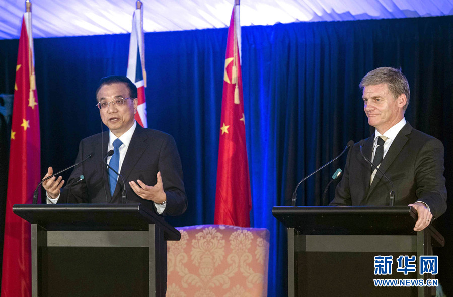 李克强同新西兰总理英格利希共同会见记者