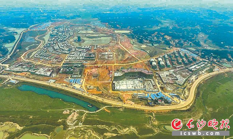 ↓投资100亿元的新华联铜官窑国际文化旅游度假区项目一期已经完成主体工程。本版图片除署名外均为望城区委宣传部提供