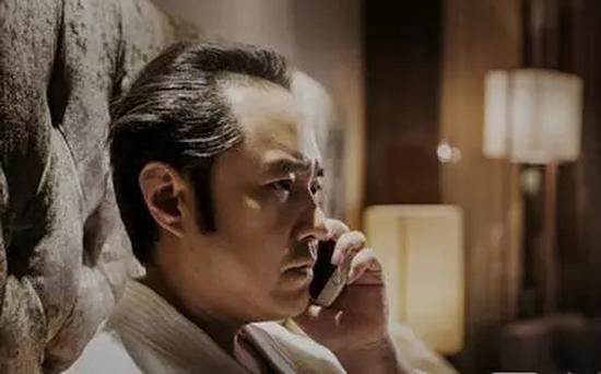 从目前最高检公布的十八大以来落马副国级以上官员名单来看，满足从省委书记任上升任副国级的是“苏荣”。