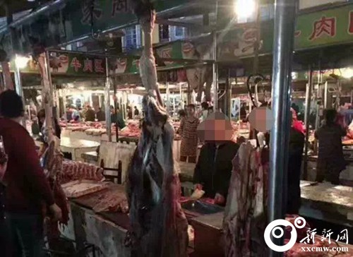 图为市场售卖的注水牛肉的摊位.jpg
