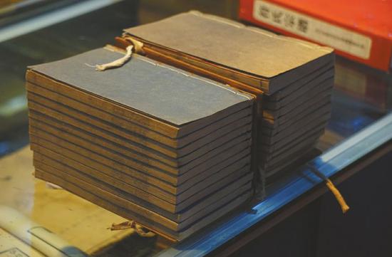 妙复轩评本《红楼梦》共24册。