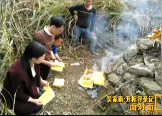 记者：现在经常联系吗？