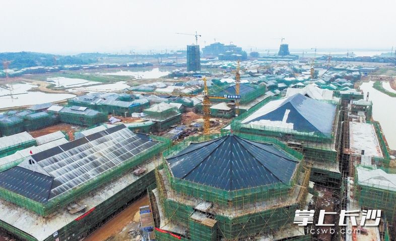 新华联铜官窑国际文化旅游度假区项目正在如火如荼的建设中。长沙晚报记者 邹麟 摄
