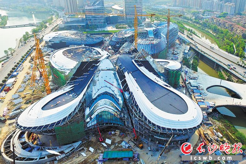 梅溪湖国际艺术中心建成后将成为河西又一标志性建筑。长沙晚报记者 王志伟 摄