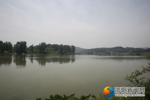 北山镇观音塘村，秀美的赧水河静静的流淌着