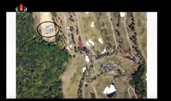 朝鲜中央电视台在节目上表示，萨德发射车位于高尔夫球场的北侧。