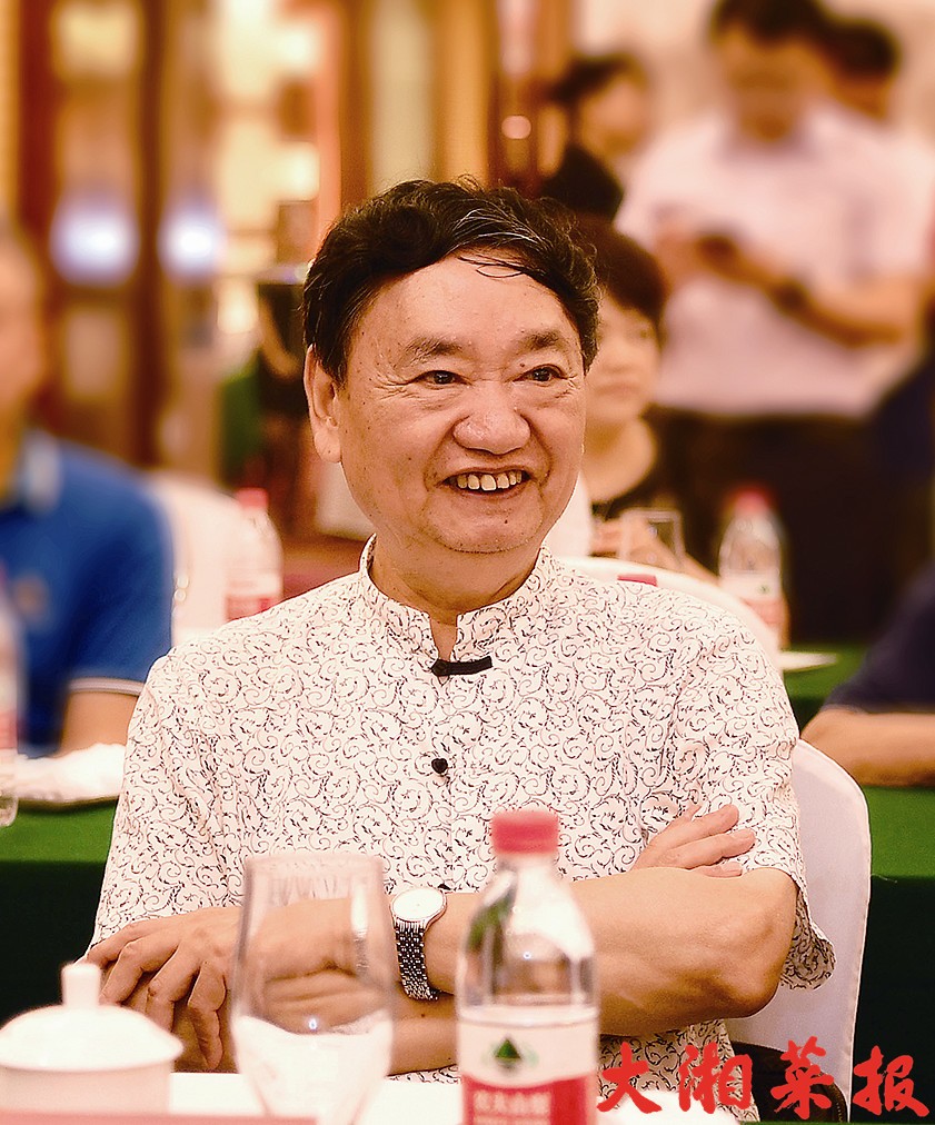 举行的"庆祝中国烹饪协会成立30周年"庆典活动中,湖南的许菊云,王墨泉