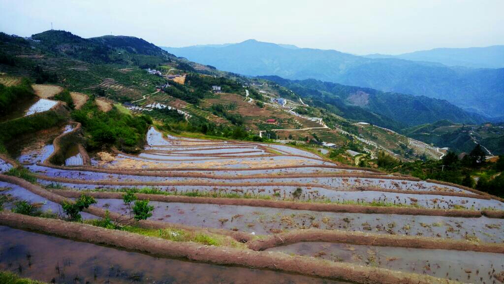 韩烈生摄于溆浦县葛竹坪镇山背村.山背梯田被称为中国花瑶梯田.