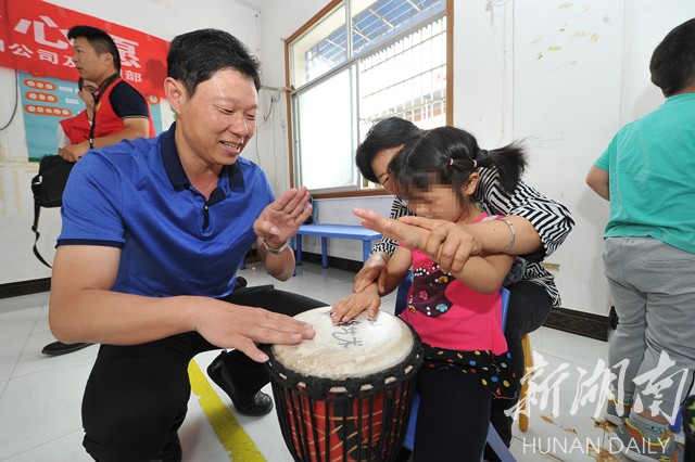 张家界:中建五局为星星的孩子送心愿礼物 -