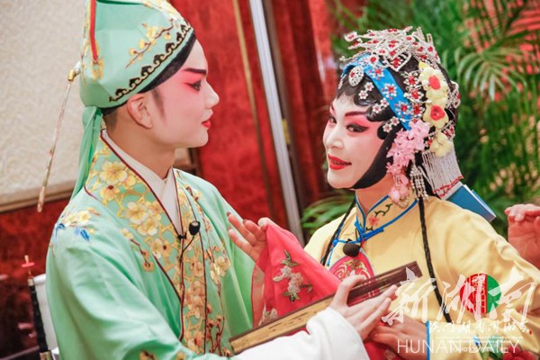 长沙花鼓戏《书房调叔》上演 湖湘文化绽放澳门 - 据点 - 新湖南