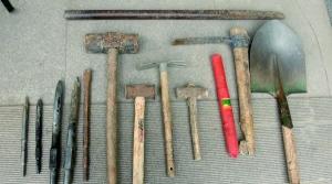 盗墓贼使用的工具。