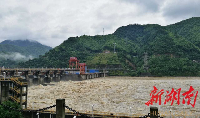 洪江水电站开闸泄洪流量12万立方米秒