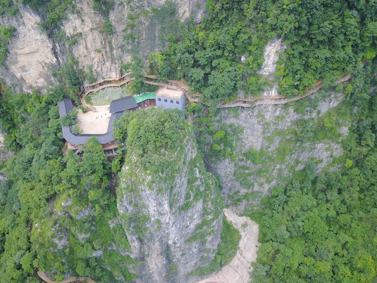 张家界大峡谷悬崖电梯、栈道恢复开放 - 焦点图