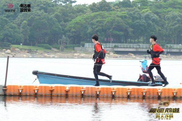 用速度书写态度！《极速4》八组搭档香港首站尽显极速精神
