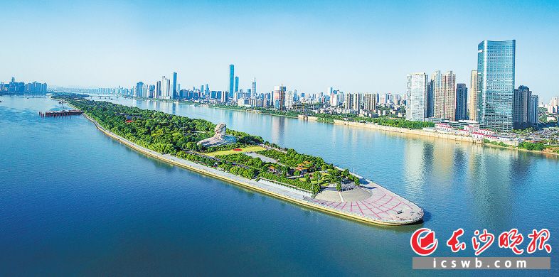 2017年5月，随着品质建设的不断推进，湘江东岸，高楼林立，步步是景，尽显滨江“新外滩”的国际范。 长沙晚报记者 邹麟 摄