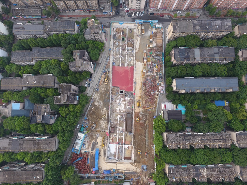 这是望月湖站施工现场（8月2日摄）。