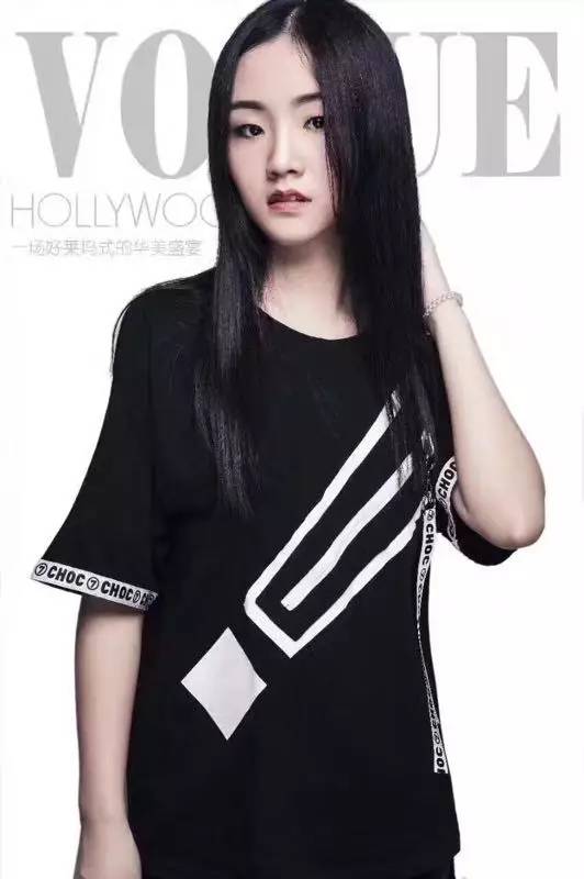 一天,明德17岁女版小李健走上中国新歌声舞