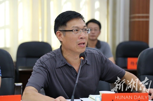 怀化    昨天一早接到通道县委宣传部常务副部长杨晓黎的信息:"兵哥