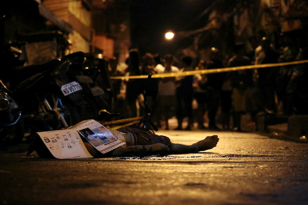  菲律宾警方击毙25名嫌犯。（图片来源：ABS-CBN）