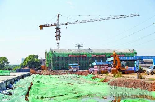 河东第二污水处理厂地面建筑正在抓紧施工中。（记者 罗韬 摄）