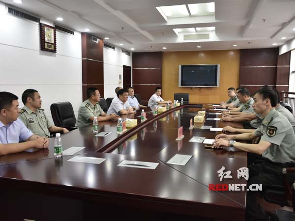 长沙市芙蓉区委书记于新凡一行慰问长沙市警备区.