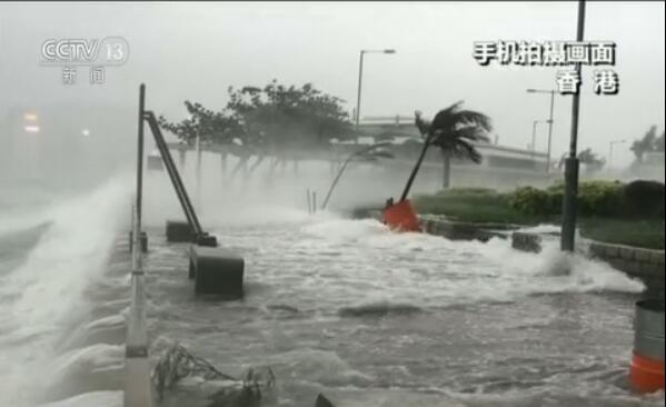 受“天鸽”影响，我国华南沿海地区出现狂风暴雨