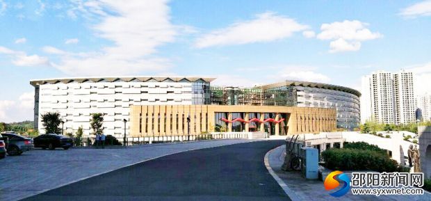 邵阳市松坡图书馆新馆外景。