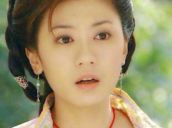 《极速4》贾静雯古装美呆却五音不全 吴敏霞遭老公吐槽:像傻姑