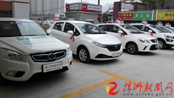 服务站内的新能源汽车