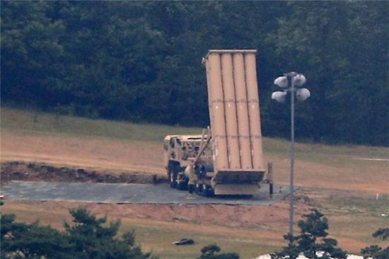 部署在韩国星州美军基地的“萨德”发射车