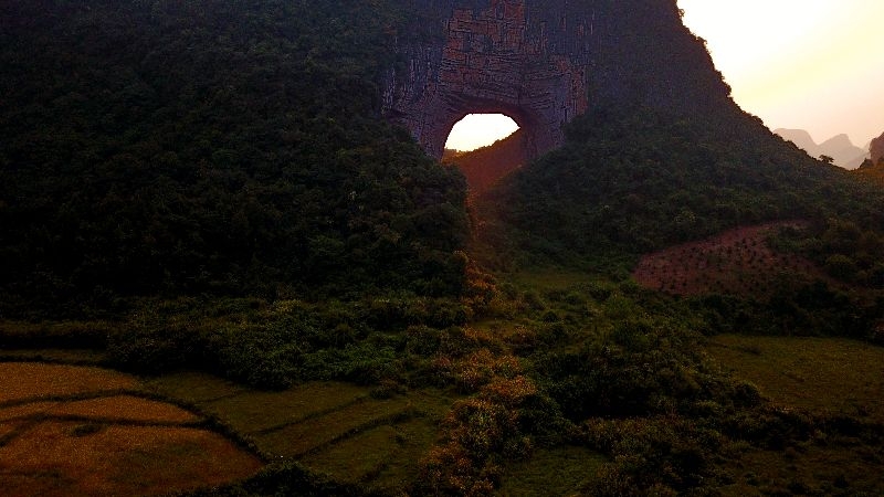 追寻道州月岩那道光