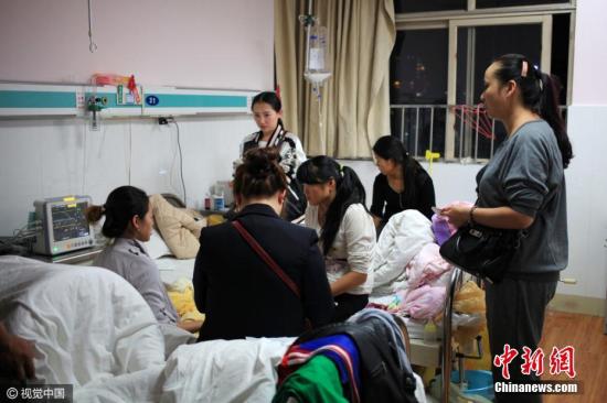 资料图：贵州省贵阳市一家医院住院部大楼的病房。图片来源：视觉中国