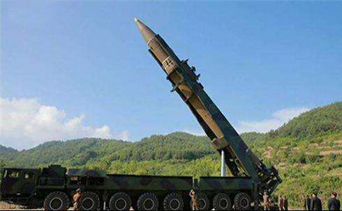 资料图片：朝鲜试射“火星”-14弹道导弹。（图片来源于网络）