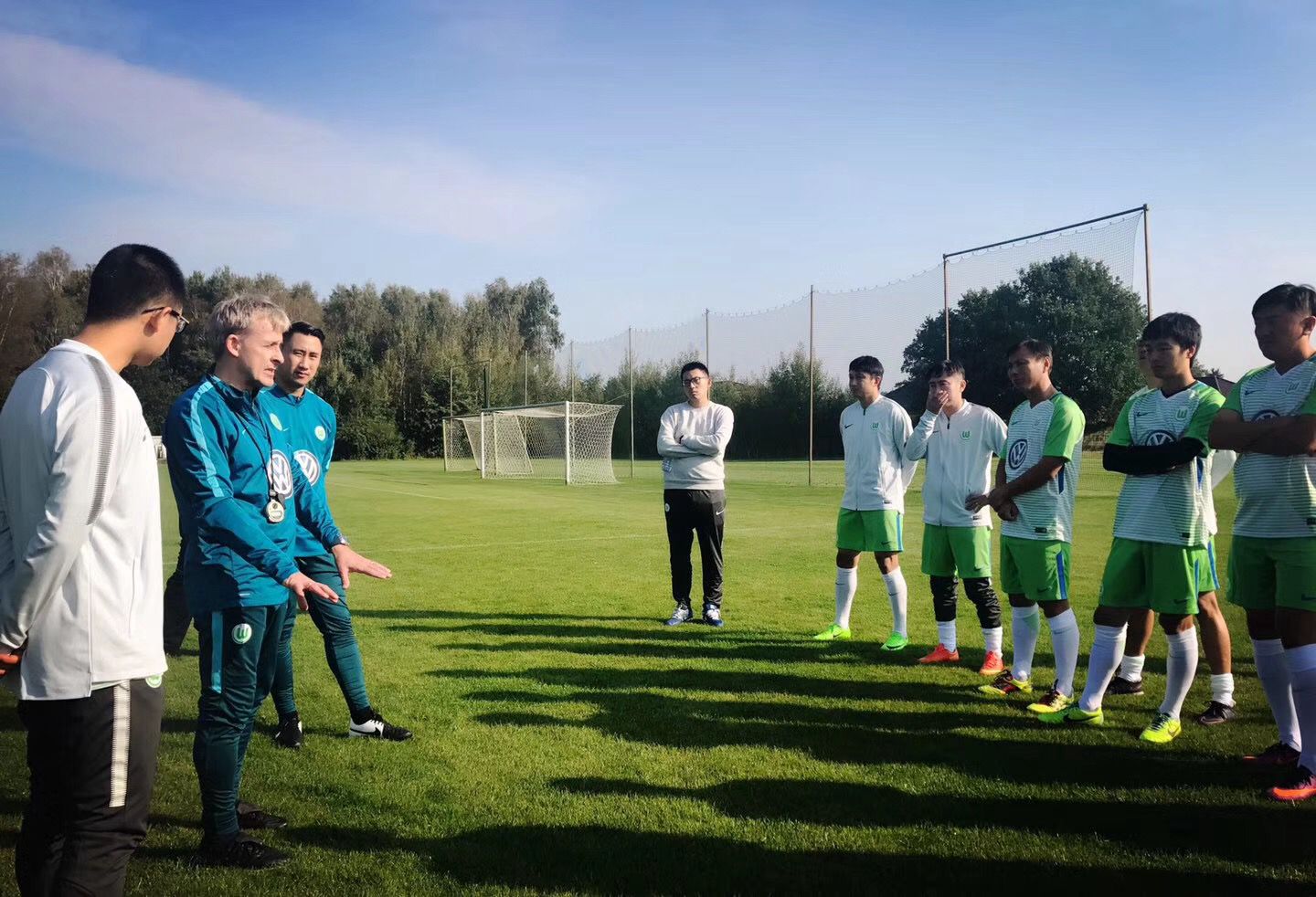 2017大众汽车青少年足球教练员培训班在德火