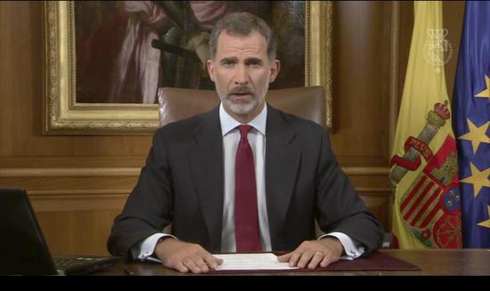 西班牙国王菲利普六世（Felipe VI）就泰罗尼亚“独立公投”发表电视讲话（BBC截图）