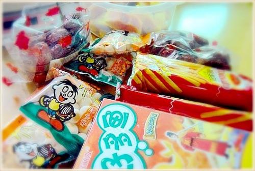 大学生摆摊卖零食 国庆3天销售额超万元