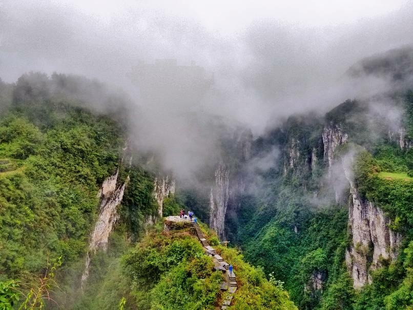 喜迎国庆,湘西德夯问天台景点云雾缭绕 段巍 摄