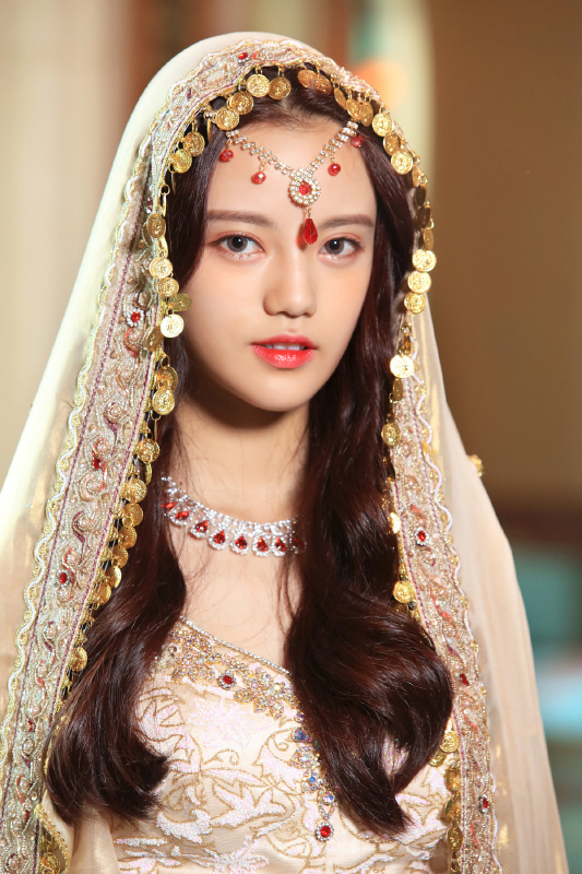 SNH48成员迪拜拍摄MV献初吻 颜值不输阿拉伯最美公主