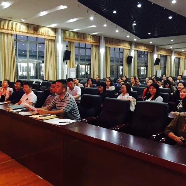 长沙市一中开福中学组织党员教师观看专题节目