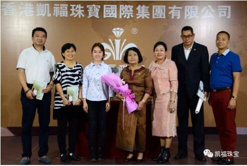 《那段青涩时光中的你》赠书仪式圆满成功