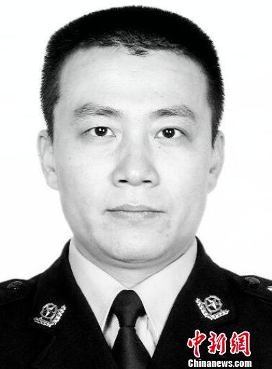 史伟年警官因公殉职，年仅47岁。 宁公宣 摄