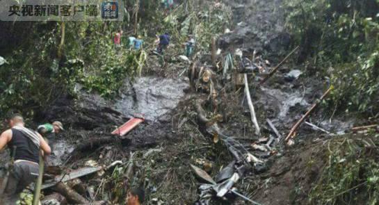 哥伦比亚公交车翻入深谷 已致14人死亡35人受