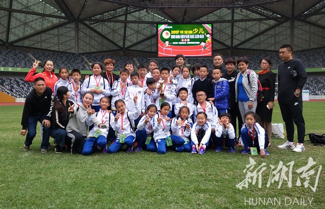 岳塘区湘机小学在全国少儿趣味田径运动会上获