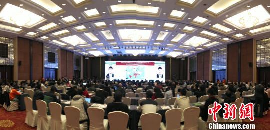 400余名科研工作者齐聚一堂，参与生物入侵问题的讨论。 童笑雨 摄