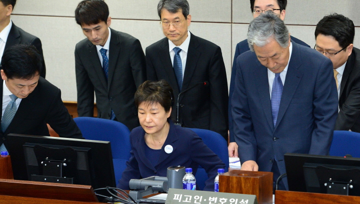 朴槿惠七人律师团10月16日集体请辞