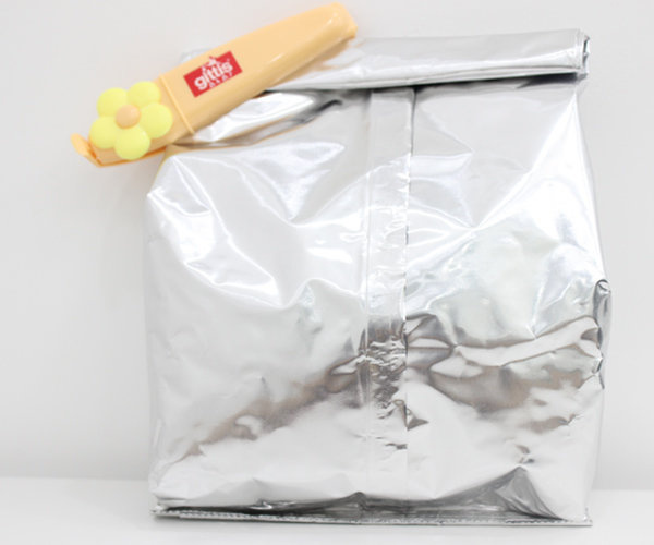 欧洲奶粉为何偏爱纸盒装?罐装奶粉与盒装奶粉