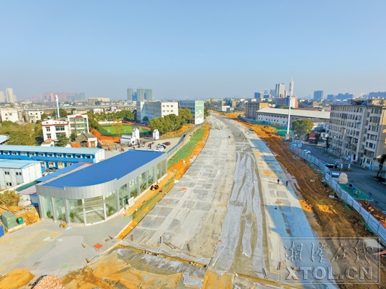 文星门路东段已完成路基排水工程。（本报记者 方阳 摄）