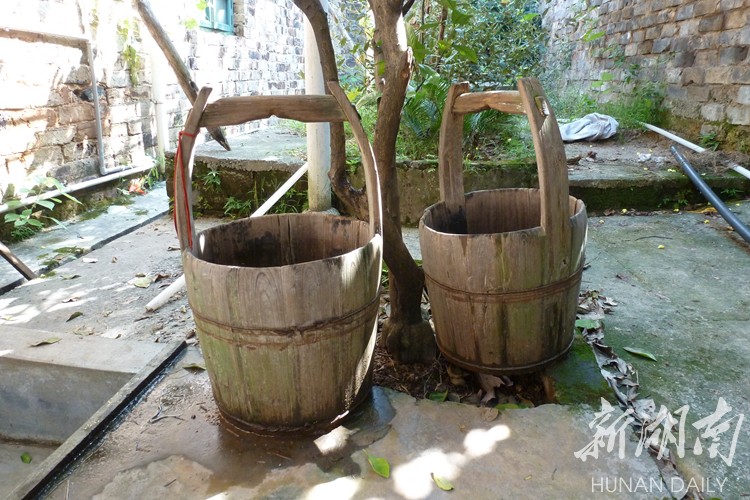 晴耕雨读 江南旧物丨黄孝纪:《水桶》